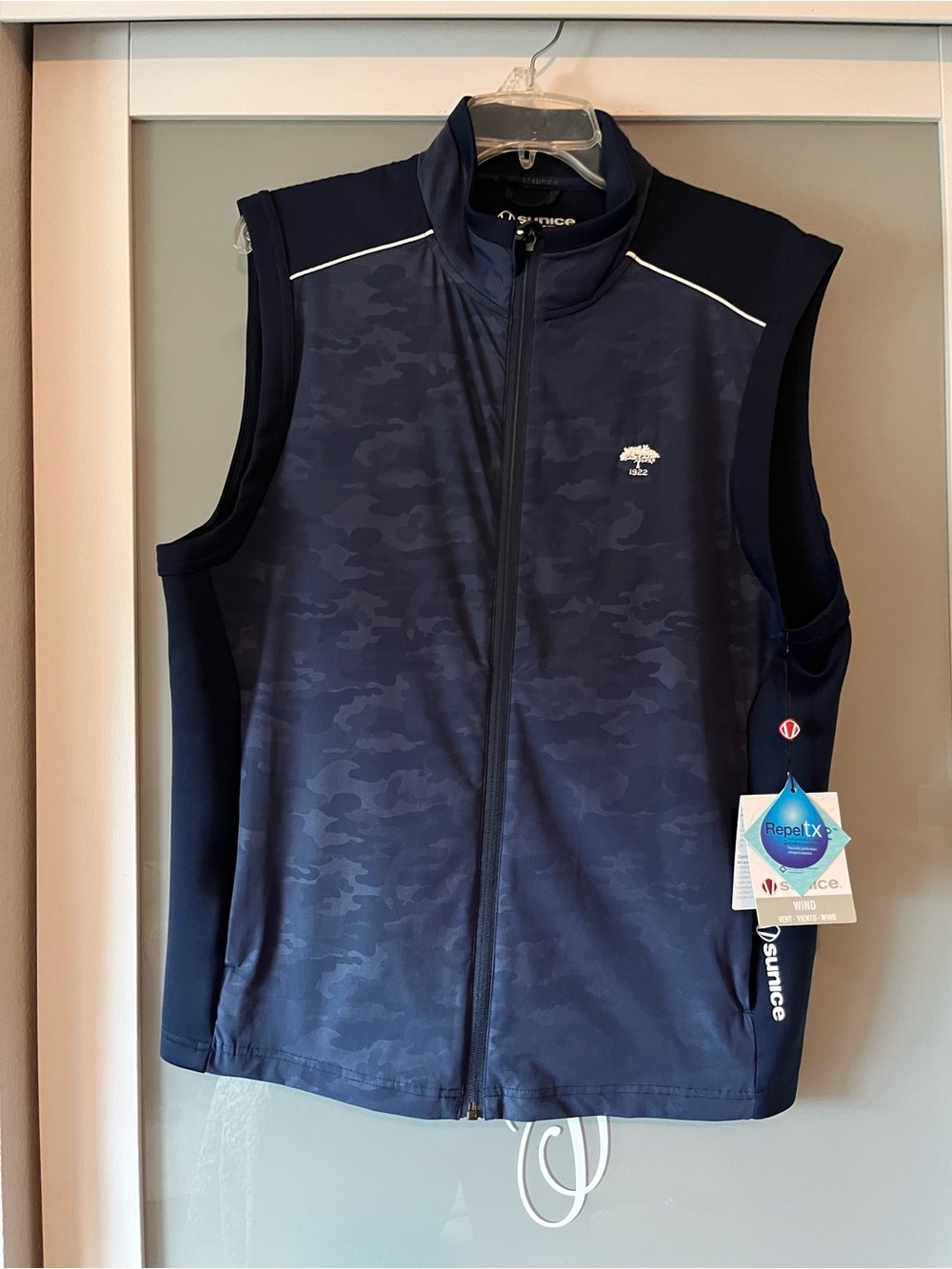 Sunice Golf Vest Men's M Navy Blue Camo Lightweight Full Zip Windbreaker NWT 491